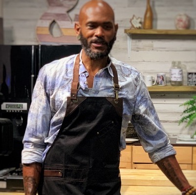 My name is Jason Moss, and I help people eat well. Eating is an art, and this art is my true passion.